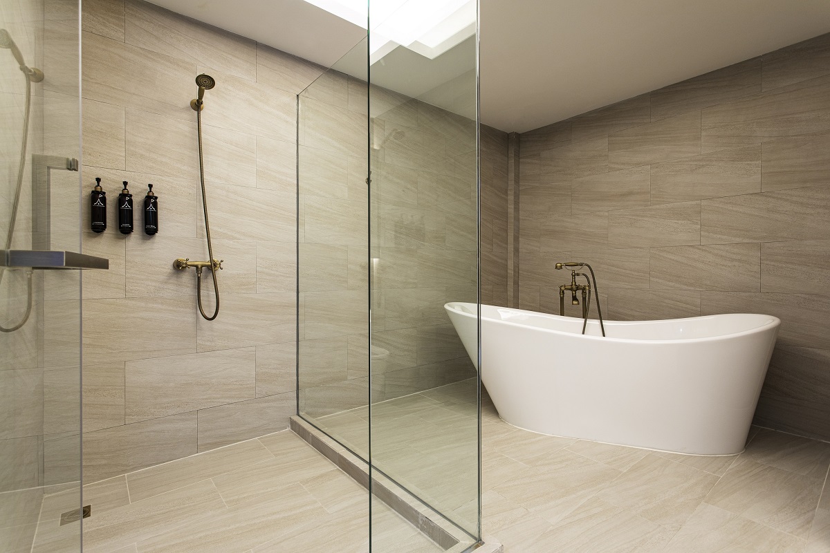 Bath Tub & Shower Room